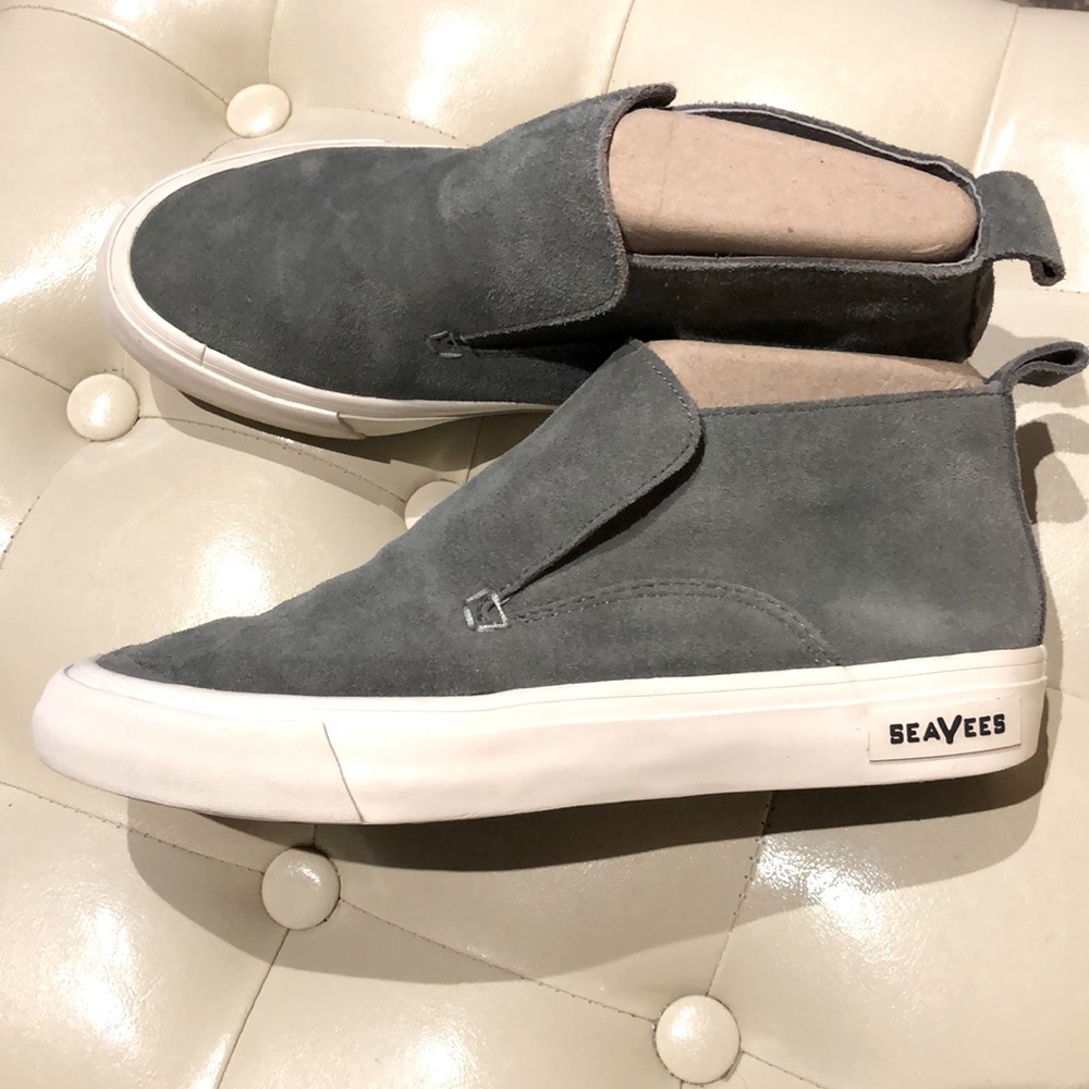 SeaVees genuine suede Huntington Middie size 8